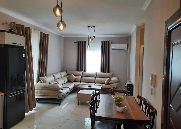 Arlis House Apartment