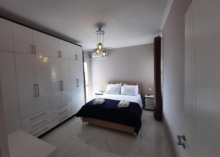 Arlis House Apartment *